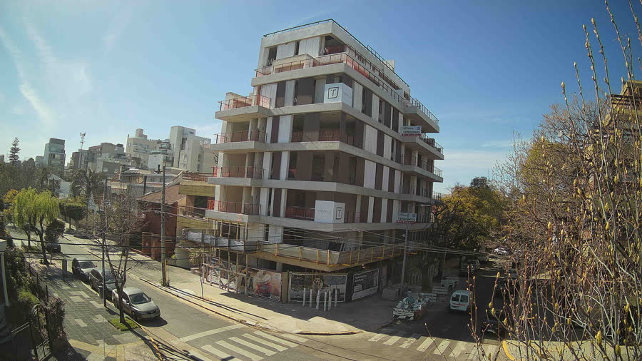 Septiembre 2026: edificio terminado con cartel de venta